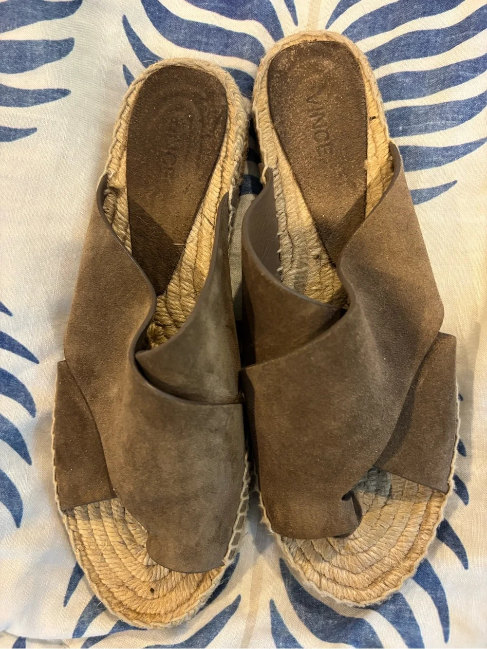 Vince Carlita Brown Taupe Suede Crisscross Toe-Loop Espadrille Slide
